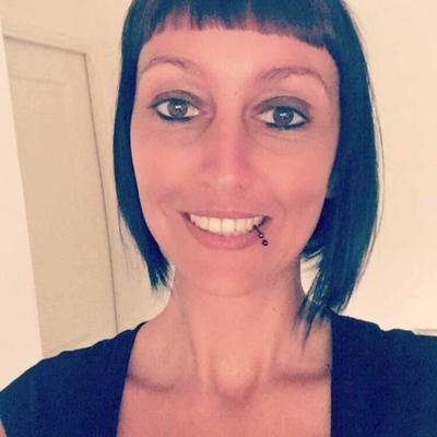 フランス人熟女のザーメンに値する顔