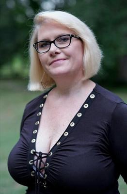 vollbusige, kurvige MILF