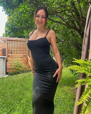 Chica amateur: MILF de un año con buen cuerpo