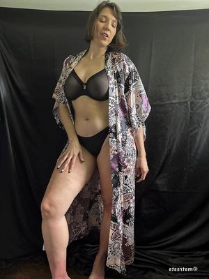 Mature, sensual and very, very hot 