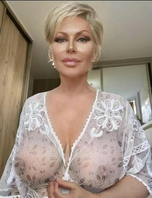 Грудастая нн мима