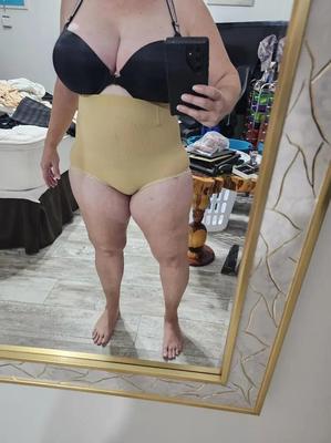 セクシーな巨乳の結婚？