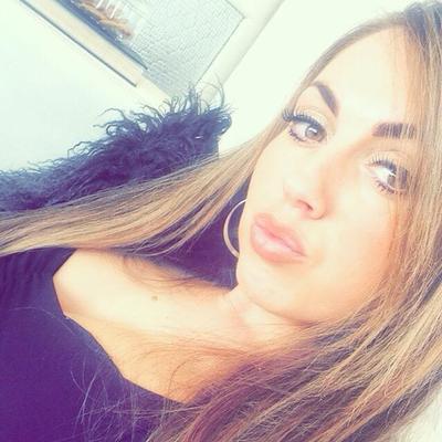 Sexy MILF Lauren