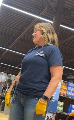 Old milf with nice body candid