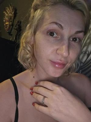 巨乳のセクシーな熟女ドブリンデリア