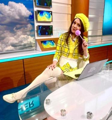 Sexy Weather girl Laura Tobin hot sexy milf 