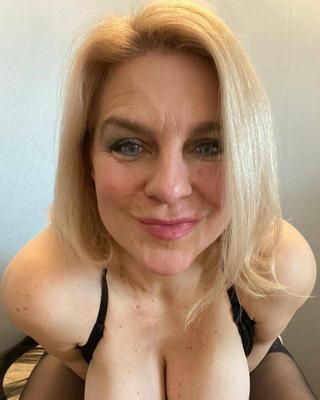 MILF Paradise: Are you staring at my cleavage? Naughty boy!
