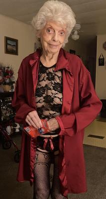  Sexy Matures & Grannys