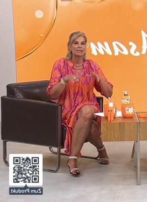 Petra Grasser Zeigt Ihre Geilen Beine