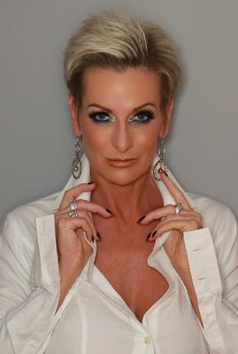Caroline Thacker (Roo)
