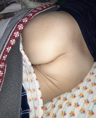 GF cleaning her pussy in shower and sleeping ass
