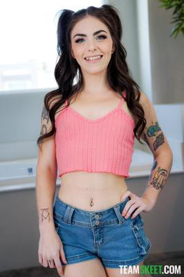 Tiny Rhea yo Pound My Daddy Issues Away