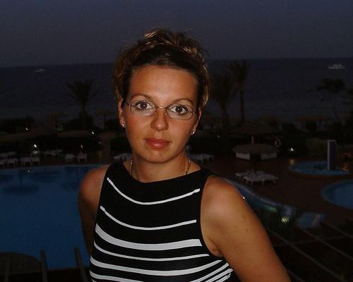 Hermosa esposa fértil que debe ser crampada a diario