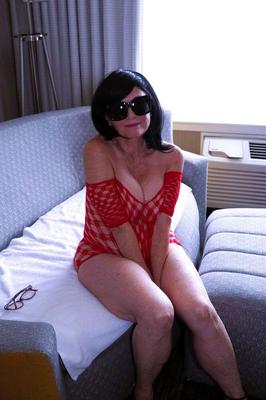 Caught My Eye American Mom Momma Scarlet #
