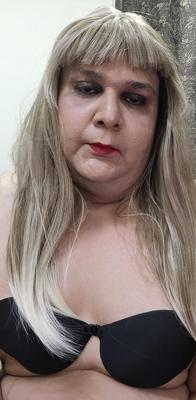 Blonde transexuelle Monica M Closeup