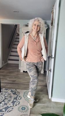 P interest In Beauty Gorgeous Mature Grey Milf Blogger