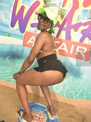 Ebony Aunties & Grannies In The Club