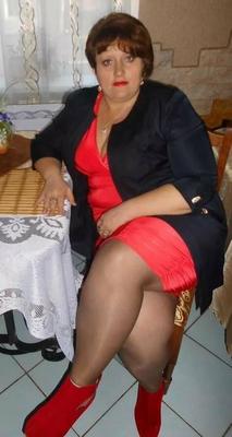 Women fully dressed. No nudes!