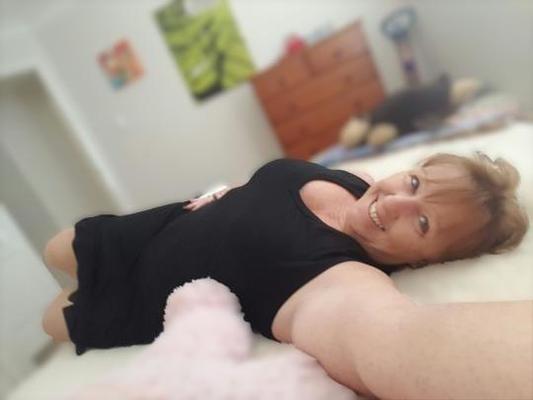 MOMS I WOULD LOVE TO HAVE SEX WITH 