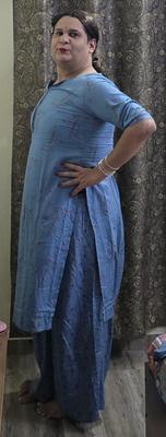 Travesti Monica M em Vestido Azul S