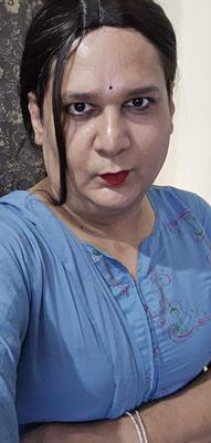 Travesti Monica M em Vestido Azul S