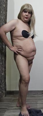 Blonde Shemale Monica M показывает набор