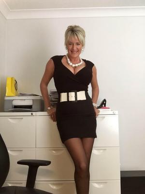 Linda B Stockings Pussy Tadise Bureau