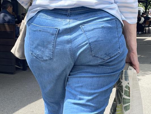 Горячая задница откровенна