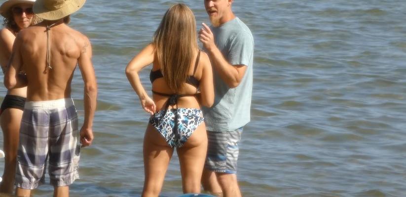 Mãe da bunda flácida de Fatass na praia