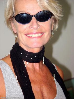 Hot Wife Justine 
