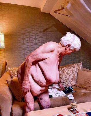 STACEY AN OLD GRANNY I WANK OVER