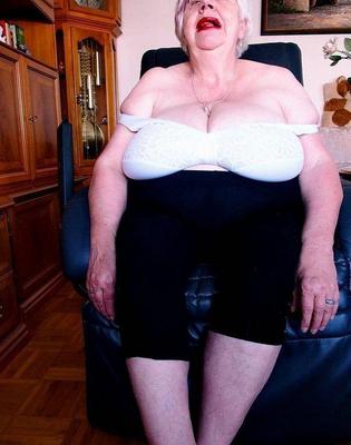 Serena eine alte Oma, die ich überwichse
