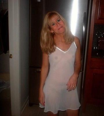 MILF HOTNESS STEPHANIE（元妻の友人は似ているように見えます）