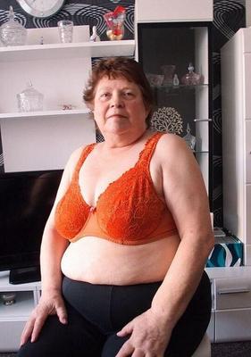 BETSY AN OLD GRANNY I WANK OVER