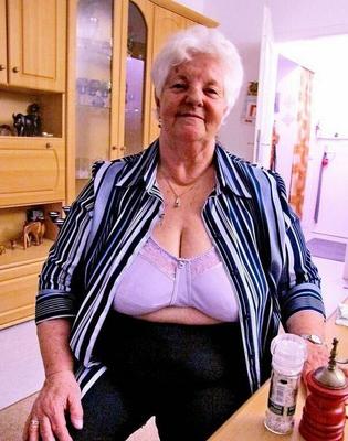 NATASHA AN OLD GRANNY I WANK OVER