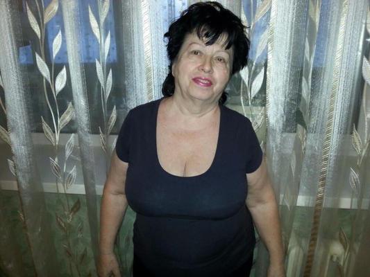 Big titted granny cleavage heaven 