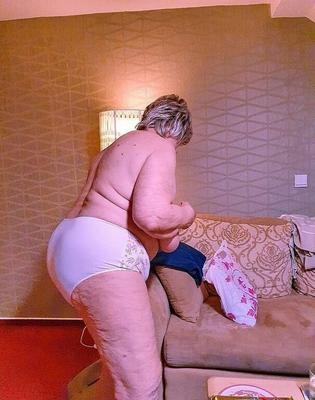 MELBA AN OLD GRANNY I WANK OVER