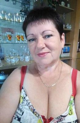 Big titted granny cleavage heaven 