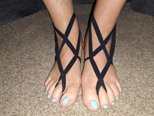 My year Girlfriends sexy feet in barefoot sandals
