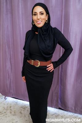 Abi James yo Hijab MILF Tries Some Clothes and Some Dick