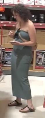 MILF ass shopping