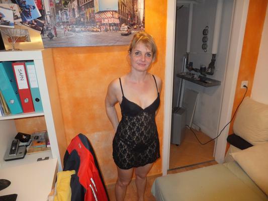 BLONDE MATURE CHLOE 